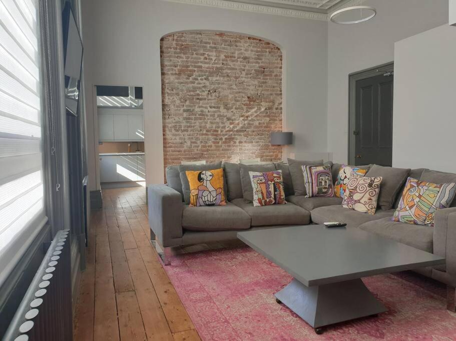 22 Stunning Large Loft - Great Location - Free Onsite Parking - Garden View- Quiet Apartment Brighton Exterior photo