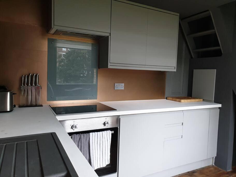 22 Stunning Large Loft - Great Location - Free Onsite Parking - Garden View- Quiet Apartment Brighton Exterior photo